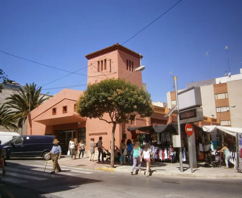 Exterior del Mercado de San Cayetano